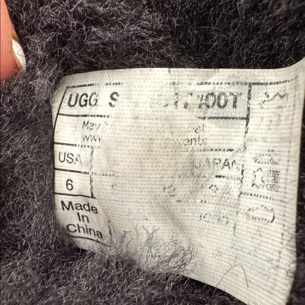 UGG Black Baby Infant Cozy Shearling Boots Casual Winter Booties Size 6